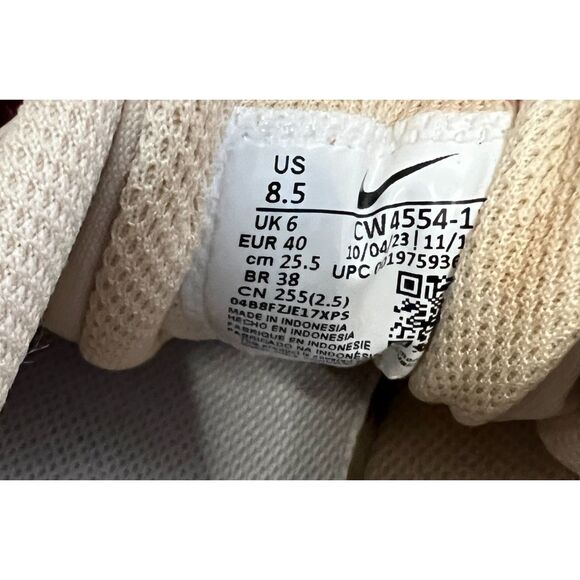 Nike Air Max SC sneakers in sanddrift/amber brown/white. Size 8.5(W), 7(M). - Picture 8 of 9